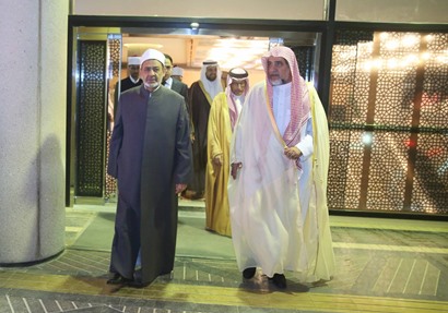 الطيب يصل السعودية للمشاركة في ملتقى "مغردون" العالمي 