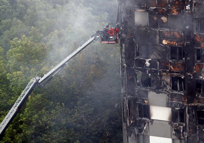 صورة من رويترز لحريق برج غرينفل تاور