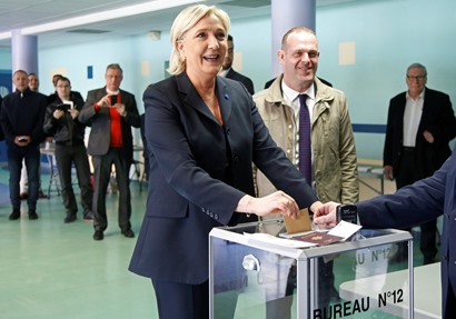  زعيمة اليمين الفرنسي مارين لوبان