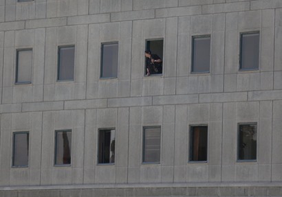 اطلاق نار على البرلمان الإيراني - صورة من رويترز