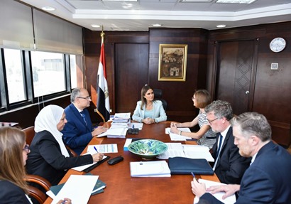 الدكتورة سحر نصر وزيرة الاستثمار خلال لقائها مديرة الوكالة الأمريكية للتنمية الدولية بالقاهرة