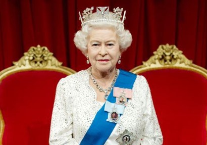 ملكة بريطانيا اليزابيث