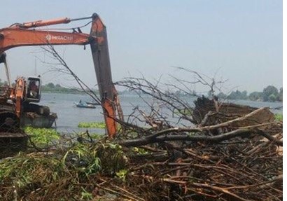إزالة 16 حالة تعدي علي نهر النيل بكفرالزيات  