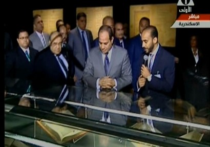  الرئيس السيسى يتفقد مكتبة الإسكندرية