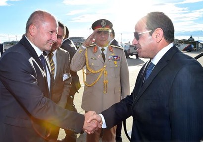 الرئيس عبد الفتاح السيسي لحظة وصوله للمجر - أرشيفية