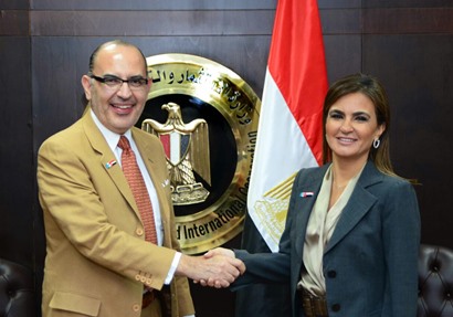 الدكتورة سحر نصر وزيرة الاستثمار خلال لقاء سفير المكسيك بالقاهرة