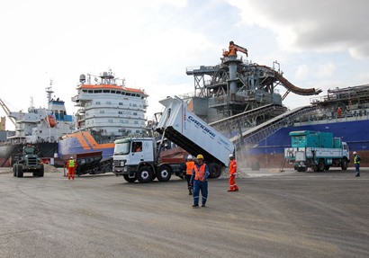 ميناء دمياط يستقبل  السفينة " ستورنز "