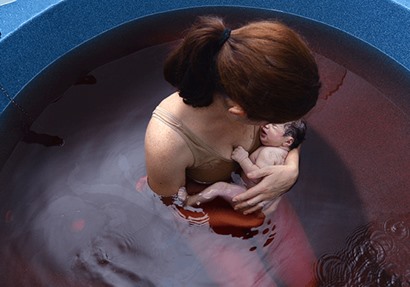 الولادة تحت الماء
