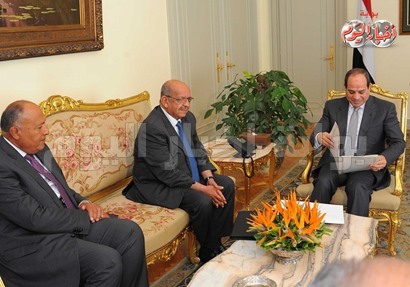 الرئيس السيسي يستقبل وزير الخارجية الجزائري بحضور سامح شكري