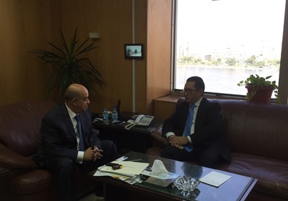 وزير السياحة مع سفير كازاخستان بالقاهرة