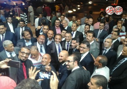 قيادات وموظفو  المصرية للاتصالات يحتفلون بإطلاق مركز خدمة عملاء المحمول
