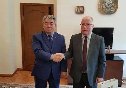 لقاء وزير الثقافة الكاتب الصحفي حلمي النمنم  مع نظيره الـ "قرقيزي" 