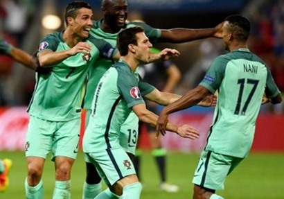 لحظة فرحة لاعبي البرتغال بالفوز