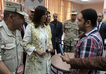 وزيرة الهجرة تستمع لشرح حول الخدمات التجنيدية للمصريين بالخارج