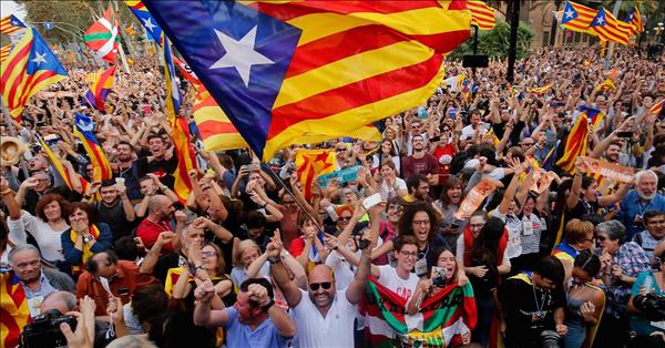 عقب ظهور نتيجة الانتخابات بكتالونيا| الأحزاب الانفصالية ترد الهزيمة لحكومة مدريد 