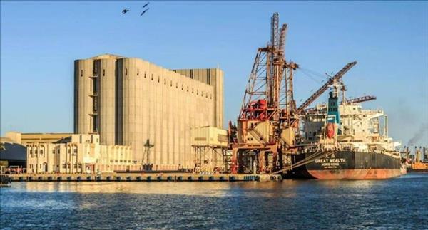 ميناء دمياط يستقبل 8 سفن حاويات وبضائع عامة