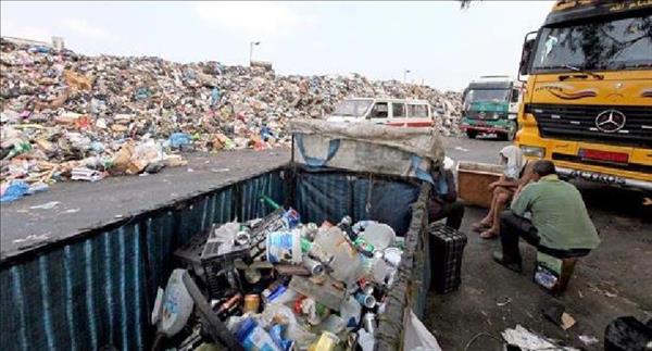 جدل سياسي بشأن مشكلة النفايات في إيطاليا 