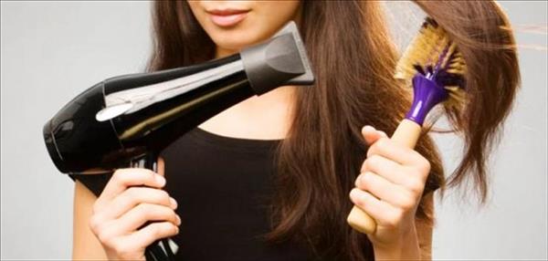 تعرفي على ٥ نصائح لحماية شعرك من أضرار السشوار