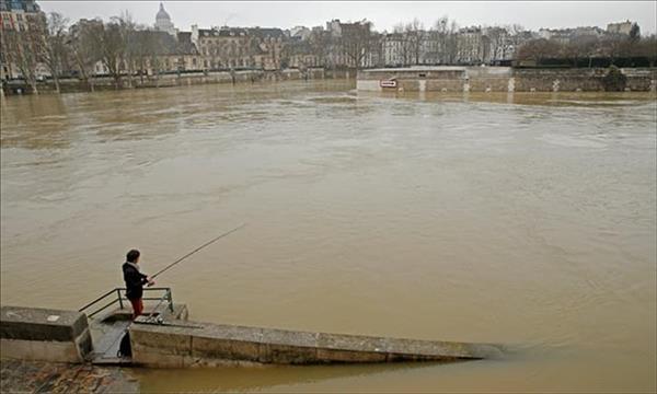 السلطات الفرنسية تعلن حالة التأهب القصوى تحسبا لفيضان «نهر السين»