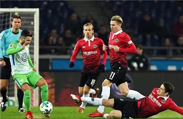 "مالي" يقود فولفسبورج لفوز صعب على هانوفر في الدوري الألماني