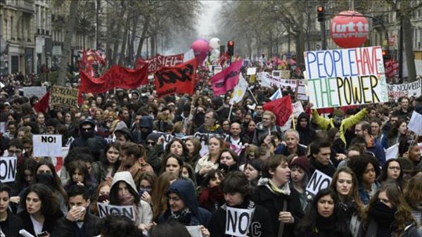نقابات عمالية بفرنسا تدعو إلى الإضراب يوم 22 مارس