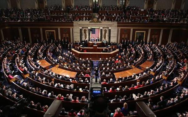 الكونجرس الأمريكي يوافق على مشروع قانون ينهي إغلاقا قصيرا للحكومة