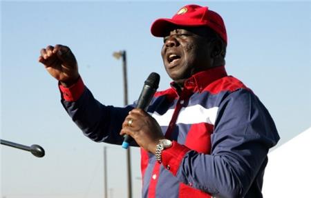 وفاة زعيم المعارضة الزيمبابوية بعد صراع مع المرض في جنوب أفريقيا