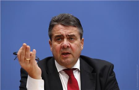 وزير خارجية ألمانيا يؤيد تخفيف العقوبات المفروضة على روسيا