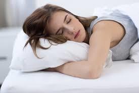 مخاطر «الإفراط والتفريط» في النوم 