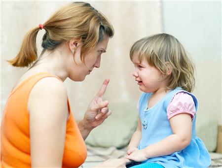 نصائح للأم للتعامل مع الطفل في السبع سنوات الأولى