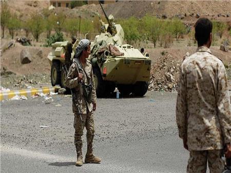 مصادر عسكرية يمنية: الجيش يسيطر على مواقع جديدة بـ«البيضاء»