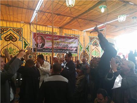 عمال بني سويف يؤيدون السيسي في مؤتمر حاشد