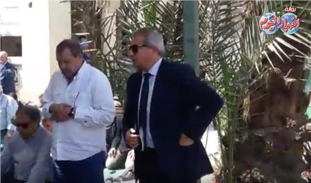 فيديو| وصول وزير الشباب والرياضة لجنازة سمير زاهر