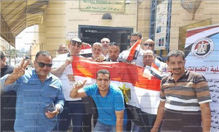 مصر تنتخب| تعرف على هتافات المصريين أمام اللجان بالخارج