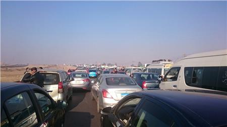 شلل مروري بطريق إسكندرية الصحراوي بسبب انقلاب سيارة نقل