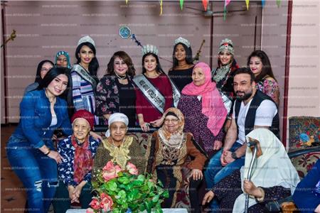 صور| عبير صبري وإدوارد وملكات العرب يزورون «مسنين الجيزة»