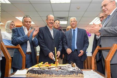 «مصر للطيران» تحتفل بتقاعد مدير شركة إيرسينا