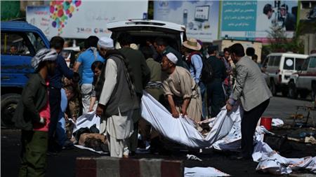 ارتفاع ضحايا الهجوم الانتحاري جنوب أفغانستان إلى 13 قتيلًا