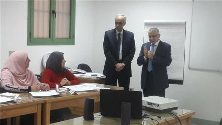 نائب رئيس جامعة الأزهر يفتتح برنامجًا لتنمية مهارات الهيئة المعاونة بالجامعة