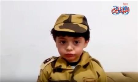 فيديو| نجل الشهيد أحمد شبراوي يغني "قالوا إيه"
