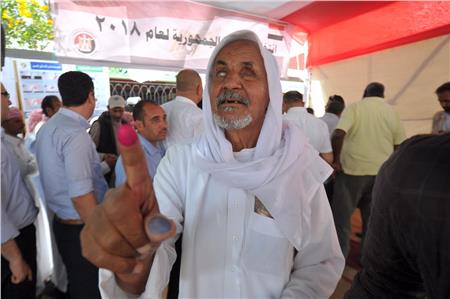 مصر تنتخب| «مسن كفيف» يدلي بصوته في شرم الشيخ