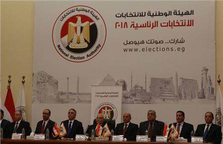 «الوطنية للانتخابات» توضح حقيقة تصويت حسين فهمي مرتين