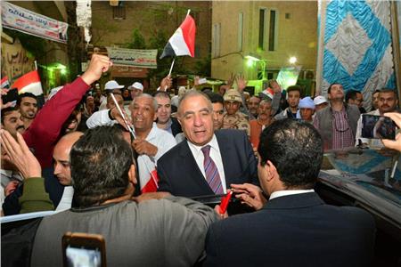 بالصور..وزير التنمية المحلية يتفقد اللجان الانتخابية بالجيزة