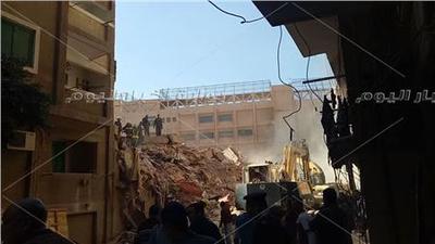 محافظ الإسكندرية يتابع لحظه بلحظة حادث انهيار العقار