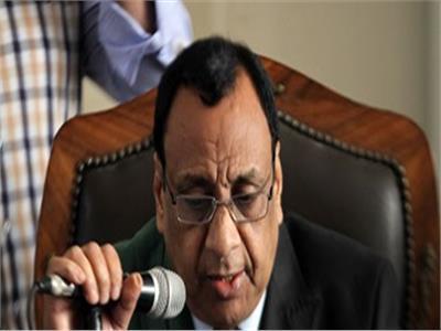 رفع جلسة محاكمة المستشار الاقتصادي لمرسي بسبب الدفاع