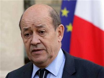 وزير خارجية فرنسا يدعو لإيجاد مخرج للأزمة السورية