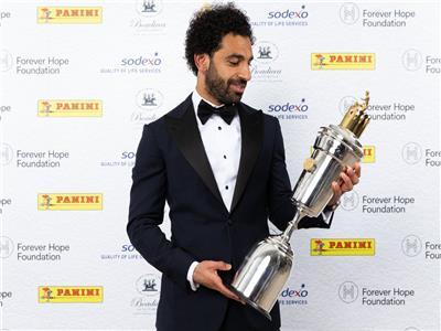 «صلاح» أول مصري يفوز بجائزة أفضل لاعب في «البريميرليج»