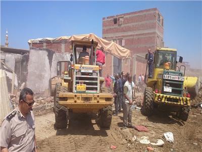 بدء أعمال إزالة عشوائيات قرية الصيادين برأس البر