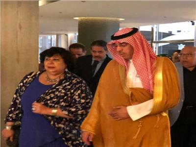 وزير الثقافة السعودي يستقبل إيناس عبد الدايم في مطار الرياض