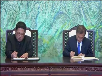 نجيب ساويرس يعلق على وقف الحرب بين الكوريتين على طريقته الخاصة